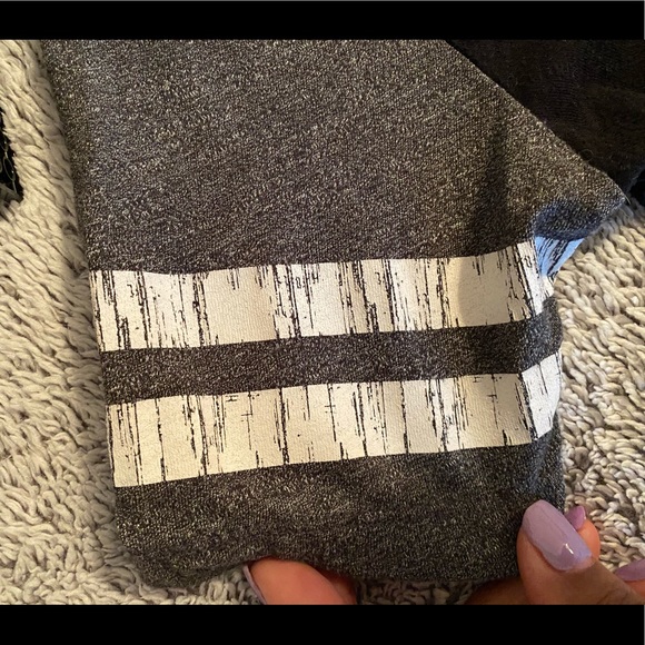 OLD NAVY•Boys Gray & Black Ringer Sleeve Top•M 8 - Picture 4 of 10